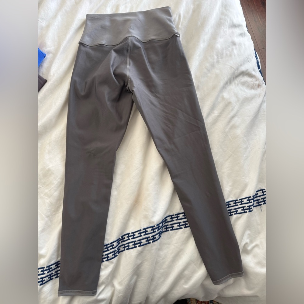 Alo high waist airlift 7/8 legging size small color grey